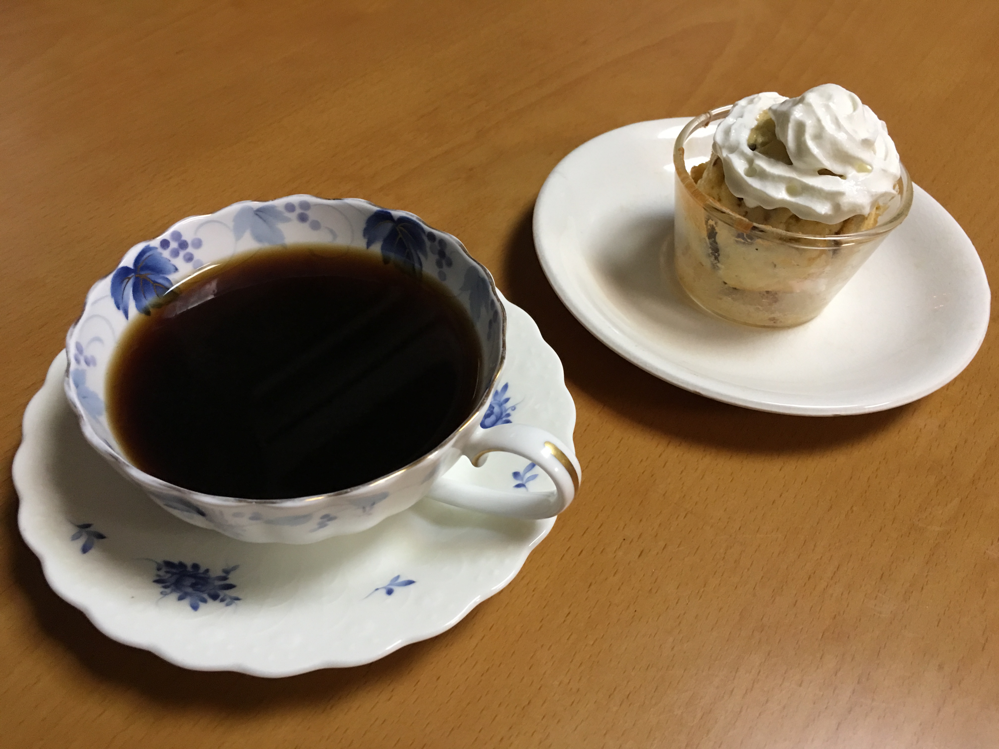 ティータイムセット（コーヒー、紅茶とお楽しみスイーツ）メニューが加わりました。